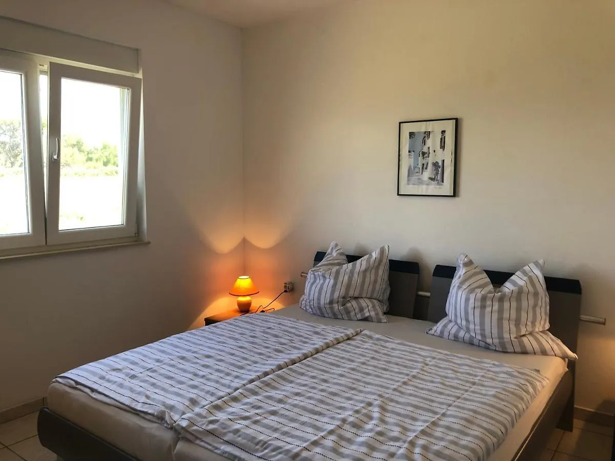 Holiday home Viric Ds - Ferienhaus Vir - 35M Vom Meer Croatia